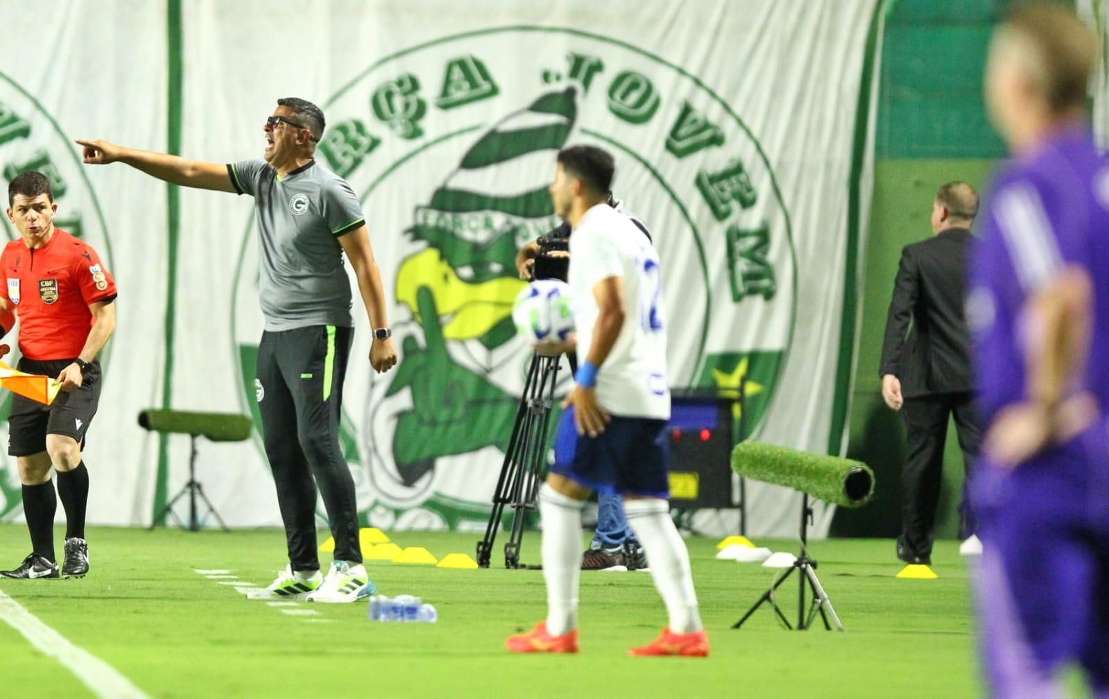 Palmeiras goleia América, se isola e pode ser campeão no domingo