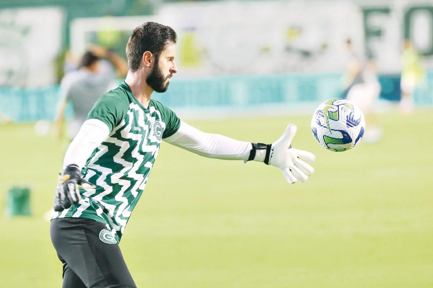 Em fim de contrato, atacante nigeriano da base do São Paulo está com futuro  indefinido