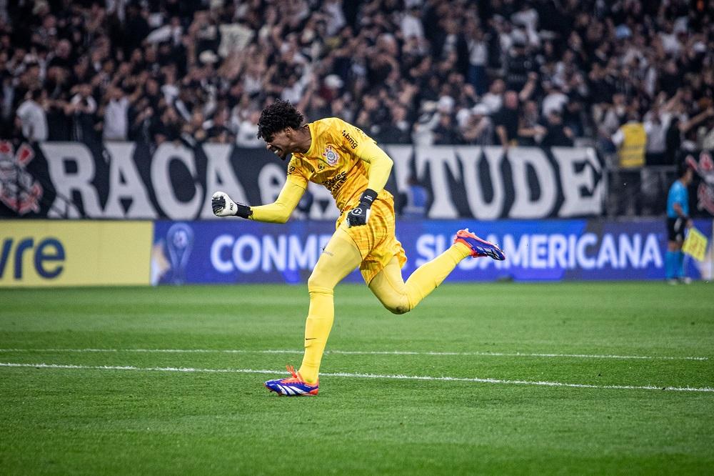 CORINTHIAN SUPER CAMPEÕES Paulo Sousa Corinthians elimina Bragantino com milagres de Hugo Sousa nos