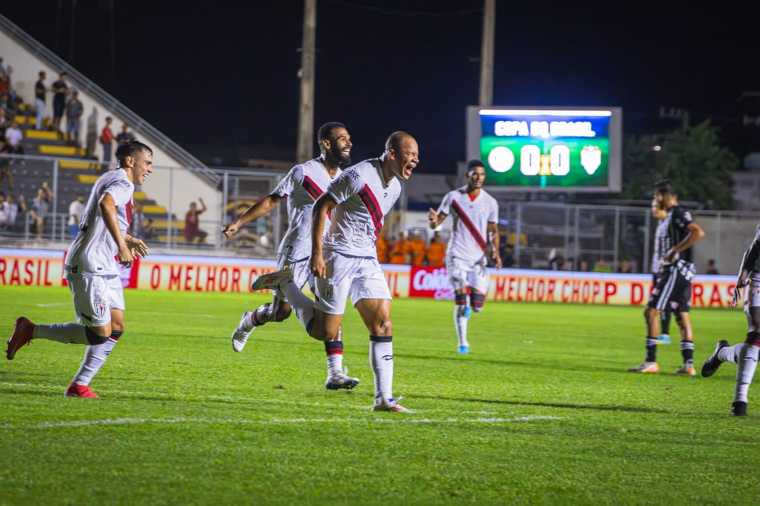Atlético-GO sofre, mas se classifica nos pênaltis na Copa do Brasil | O ...