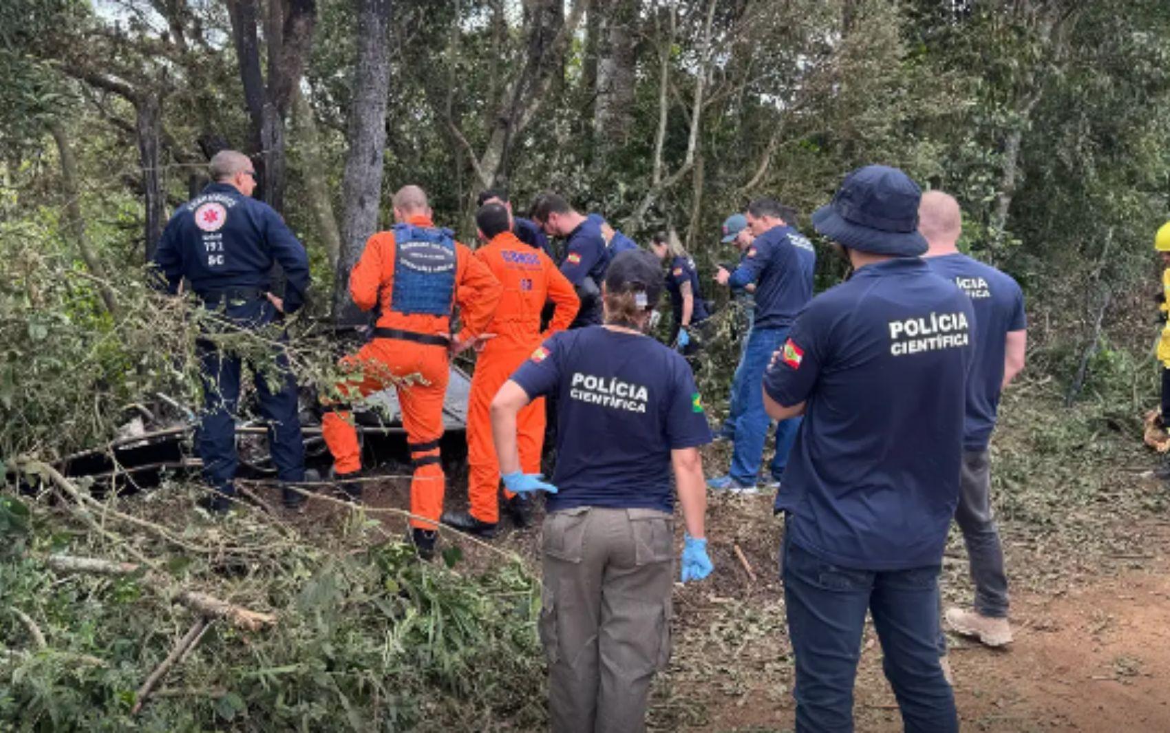Nem a morte os separou, diz padre no velório de casal que morreu em acidente com balão em SC | O Popular