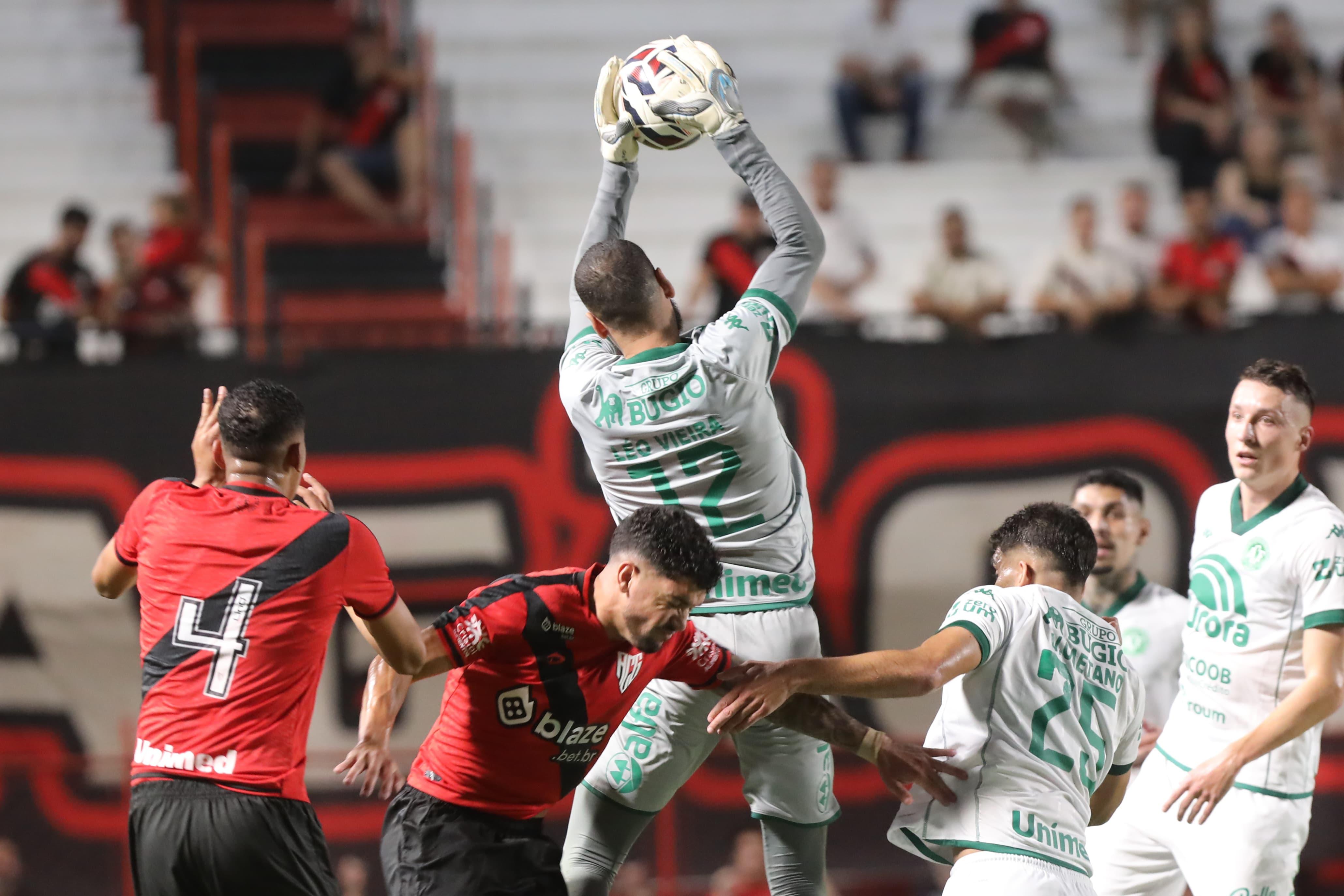 Atlético-GO e Chapecoense empatam sem gols em duelo equilibrado na Série B