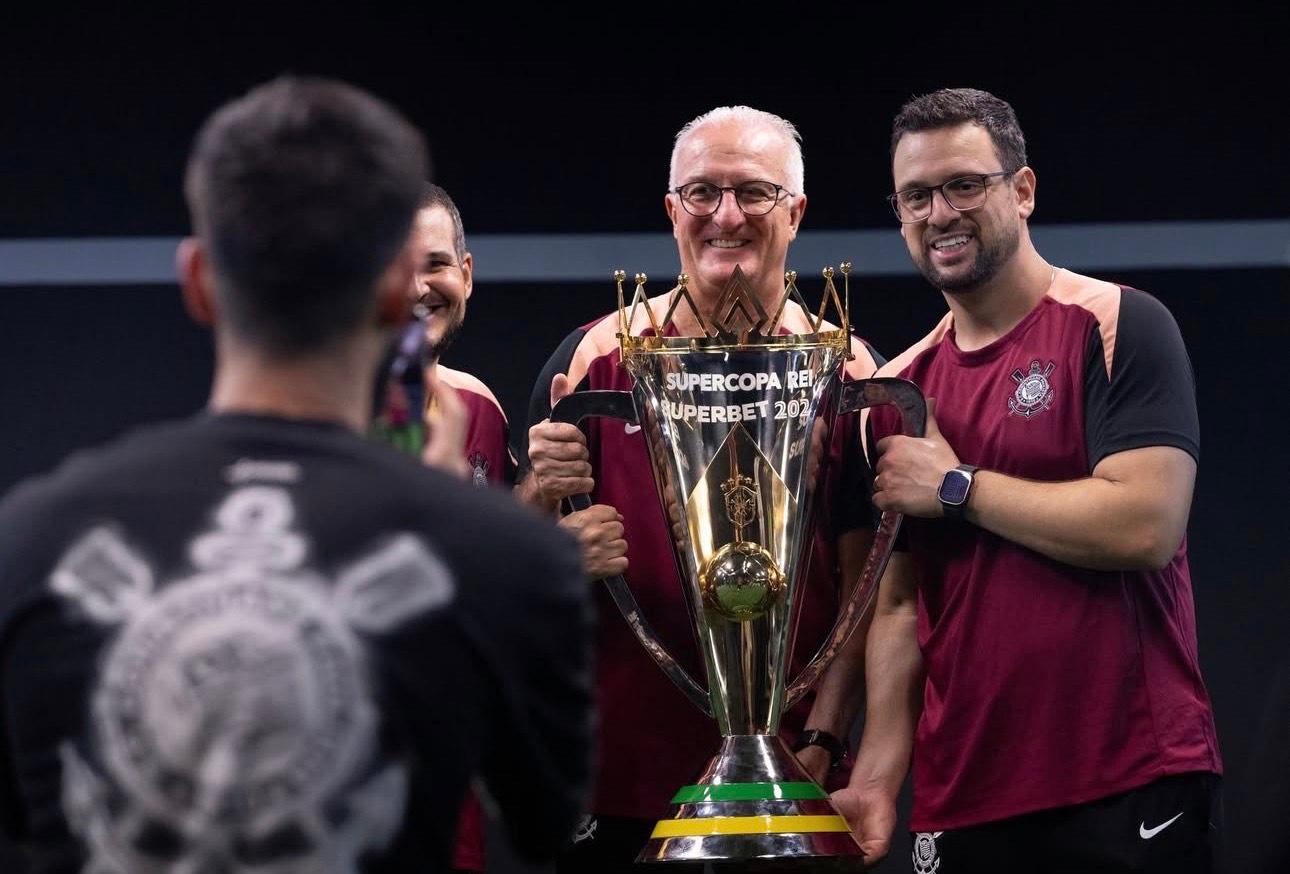 Arsenal confirma favoritismo e vence o Corinthians na final da
