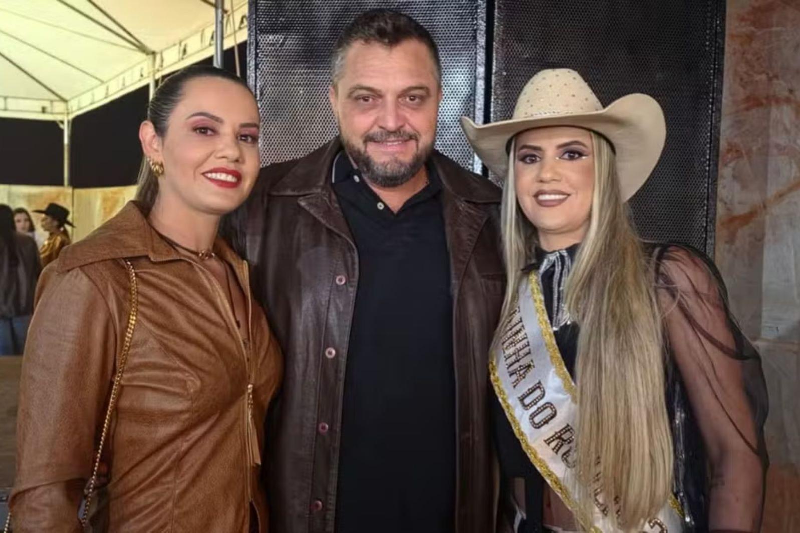 Rainha de rodeio conta que forma trisal com irmã gêmea e agricultor em Goiás | O Popular