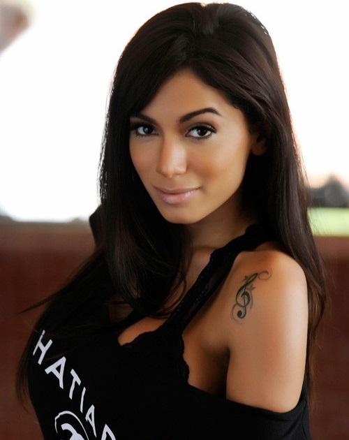 a-poderosa-anitta-estreia-em-primeiro-lugar-no-itunes-o-popular