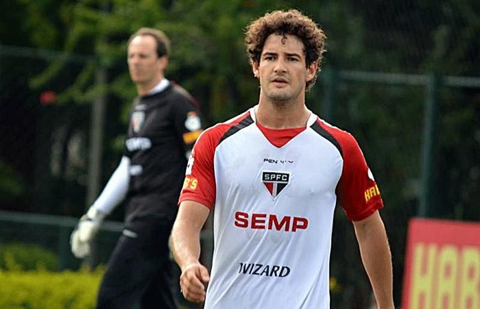 Hernanes rescinde contrato com São Paulo Futebol Clube