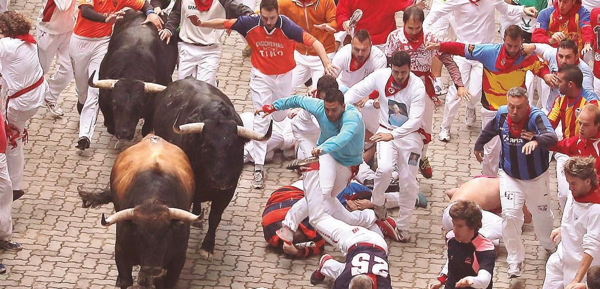 Seis pessoas ficam feridas na primeira corrida de touros do festival de San  Fermin, na Espanha