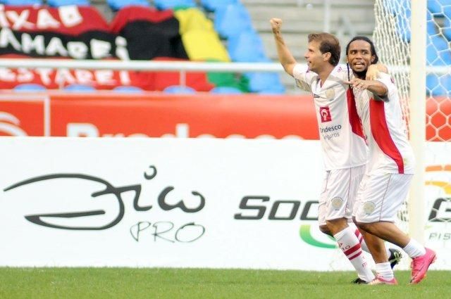 Assis publica vídeo com lances de Ronaldinho Gaúcho em treino do