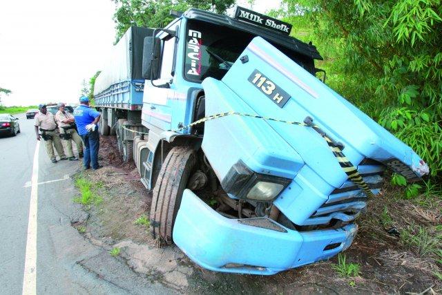 PRF do Ceará orienta condutores sobre os perigos de um 'caminhão